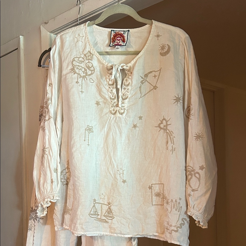 JOHNNY WAS blouse 👚 See YOUR Astrological Sign in the embroidery 🧵 🌞 Size L